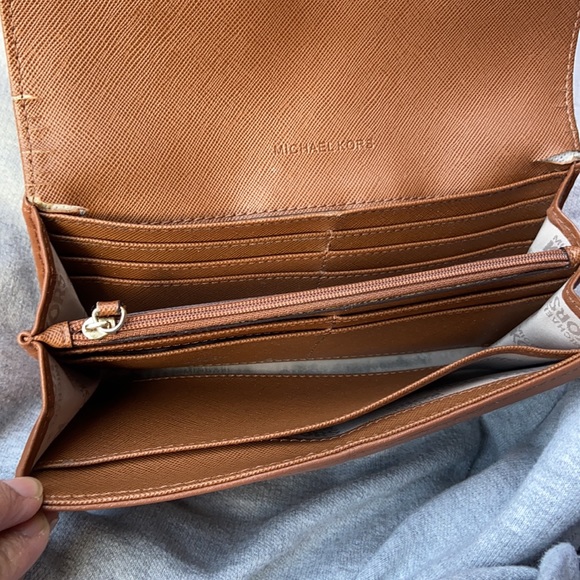 Michael Kors brown leather wallet. - Picture 4 of 7